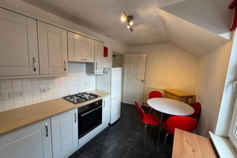Carrickknowe Avenue, Edinburgh, EH12 photo 5
