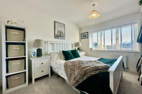 WhatsApp Image 2025-01-09 at 16.01.03_e497b9d6.jpg