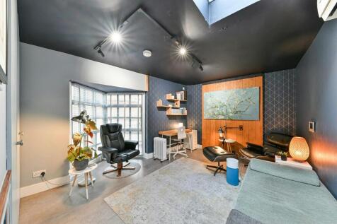 12a Agyle Walk London WC1H 8HA  internal 2.jpg