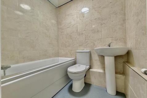 Badger Close, Feltham, TW13 photo 4