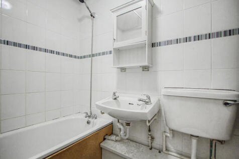 15 Victor Court, Hornchurch, RM12 4XF