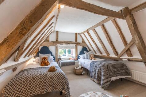 White Cottage Hou...