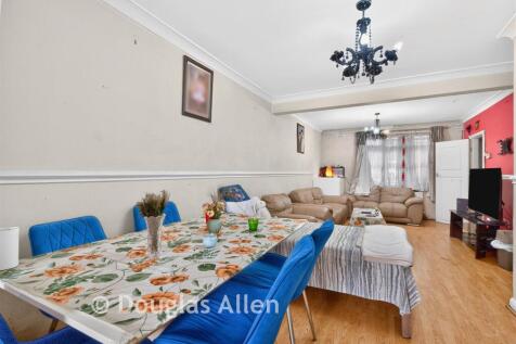 Lounge/Dining Area