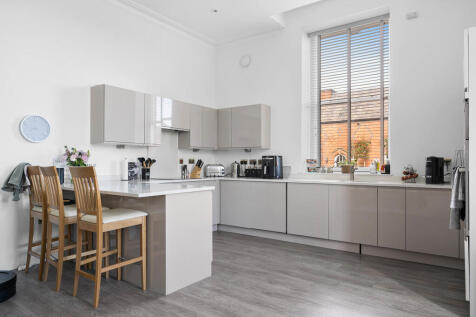 7 Blencowe Close,...