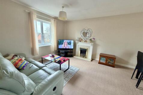 Julius Close, Emersons Green photo 4