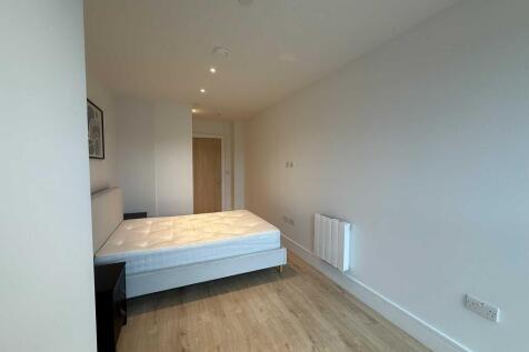 Flat 68, Coombe Hill House, Beverley Way, London, SW20 0AR, United Kingdom photo 5