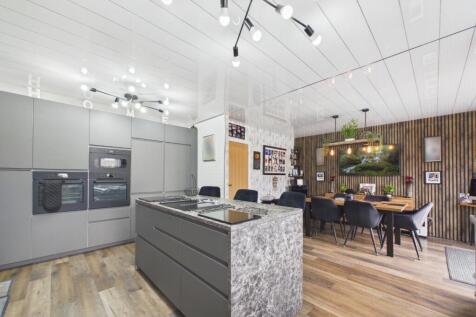 Kitchen/Dining Area