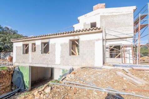 NEWLY BUILT MODERN VILLA IN UNIQUE LOCATION OF SELVA 