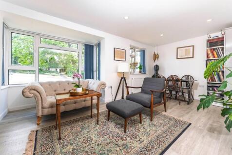 Open Plan Kitchen / Living / Dining Room