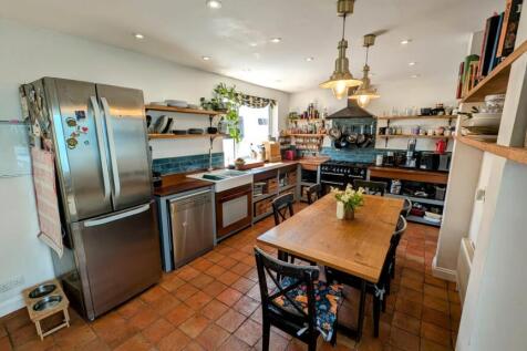 24 Church Rd kitchen 1.jpg