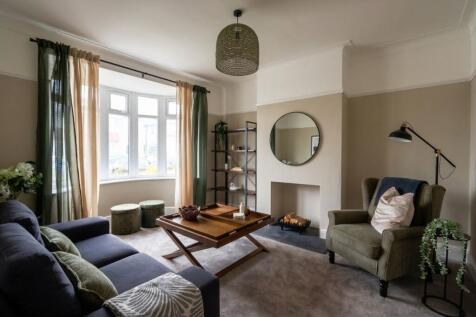 Bow Windowed Lounge