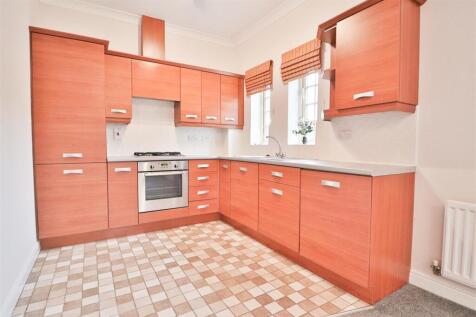 KITCHEN / LIVING ROOM