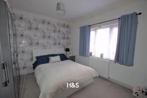 222 Lincoln Road North - Bed 1.jpg