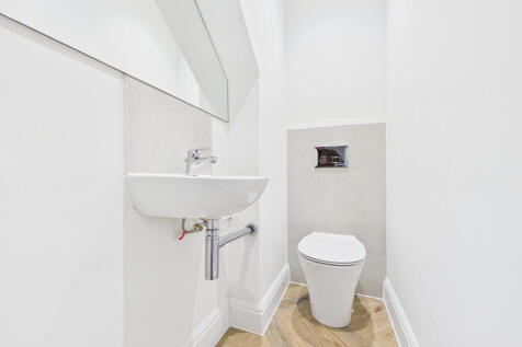 CAM01354G0-PR0620-STILL007