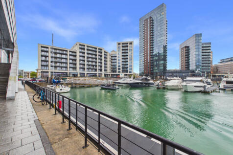 Luxury 2-Bedroom Apartment with Marina Views in A