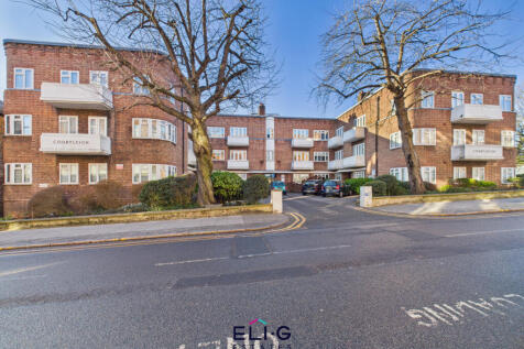 2 bed flat to rent Courtleigh, London NW11