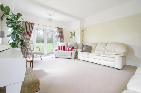 Living Room B.jpg