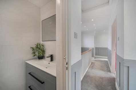 13744715690a22604fe5b