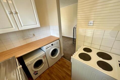 Raphael Close, Basingstoke, Hampshire, RG21 photo 5