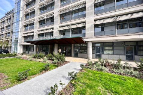 2 Bed two bath flat to rent in Harlow, Maxwellprop