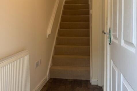 19 Roundthorn hallway