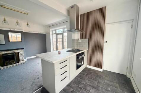 Chester Crescent, Newcastle-Under-Lyme, ST5 photo 3