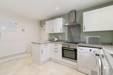 Available SEPT 2026 -  1 Room - Bransford Road photo 3