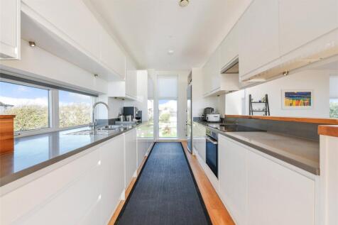 Kitch/Dining/Sitting