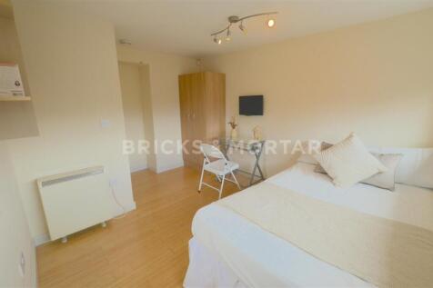 Flat 3, 24 Portland Terrace Yellow Bedroom.jpg