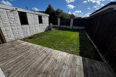 25 pimperne main rear garden new.jpg