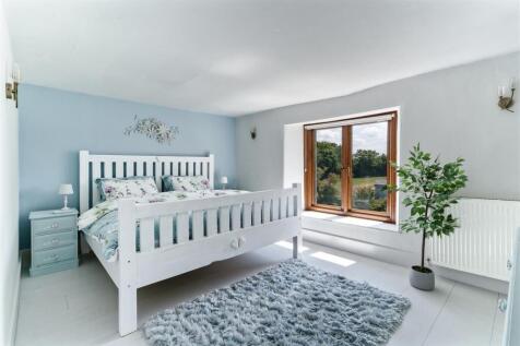 Bedroom 1.jpg