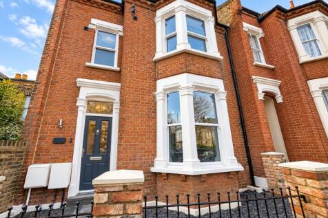 3-bed flat on Bellamy Street, £4,000/mo