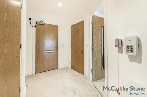 8683780-interior17.jpg