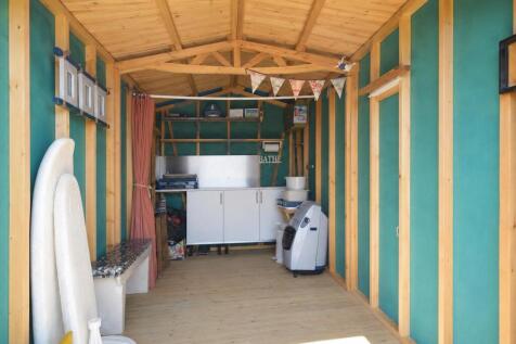 BeachHut2.jpg