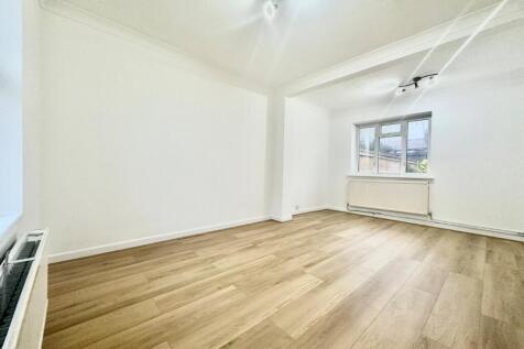 Walnut Avenue, Southampton, Hampshire, SO18 photo 3