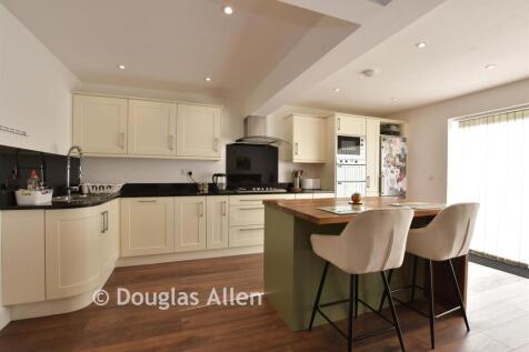 Lounge/Kitchen /Dining Room