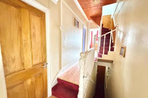 8a Hamlet Road hallway