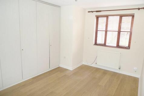 Chives Place, Warfield, Bracknell, Bracknell Forest photo 3