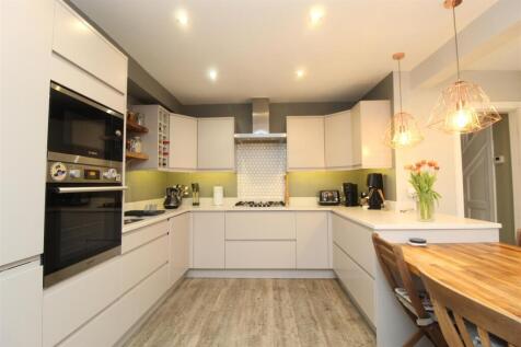 4 bed terraced house + office to rent, Mitcham CR
