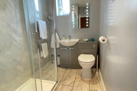 REFITTED 3 PIECE SHOWER ROOM