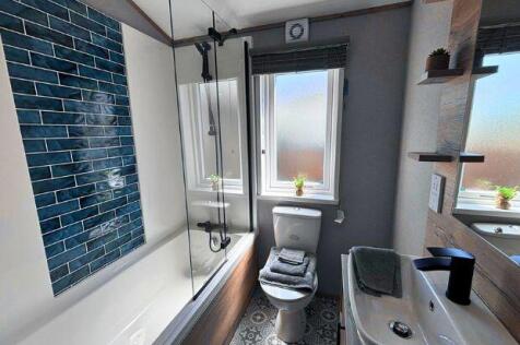 Bathroom with Bath/Shower in the ABI 1912 Holiday 