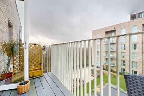 Property to rent in Beckton - Barrain London