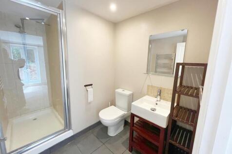 Ensuite to garden room.jpg