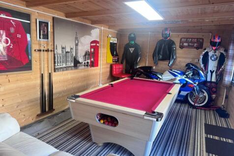 pool room
