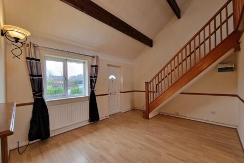 Dean Court, Perton, WV6 photo 3