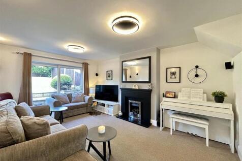 Ribbesford Close Halesowen Lounge 1.jpg