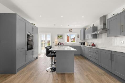 24 Priors Crescent-11.jpg