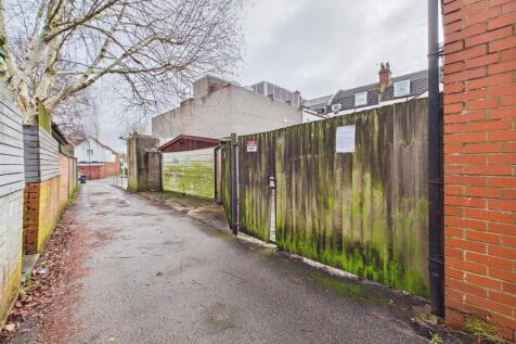 17 - five bedroom HMO maisonette.jpg