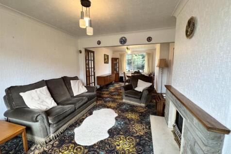 LOUNGE / DINING ROOM