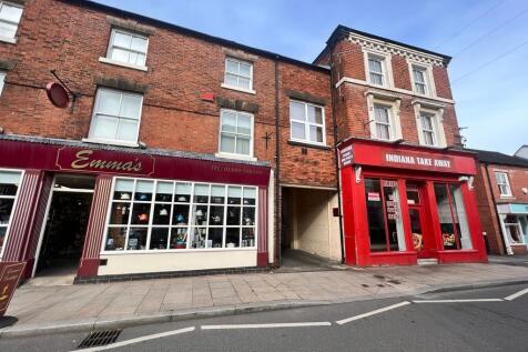 2-bed flat on Carter Street,Uttoxeter, ST14 8EU, £850/mo